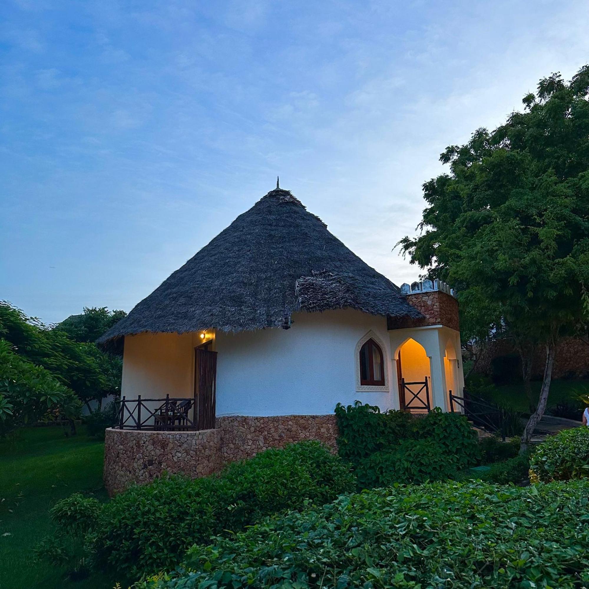Sultan Sands Island Resort & Spa Кивенгва Экстерьер фото
